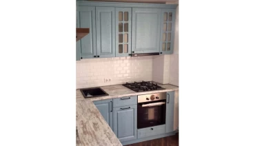 Кухня угловая классическая голубая